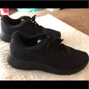 Nike Tanjun size 9
